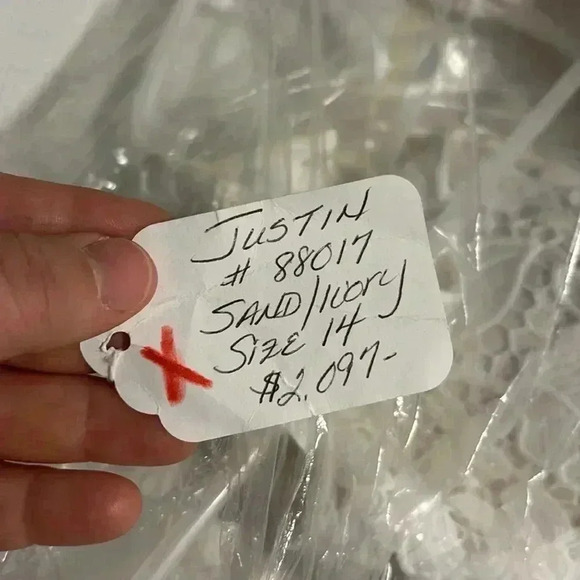 Justin Alexander FW18 #88017 - Picture 10 of 10